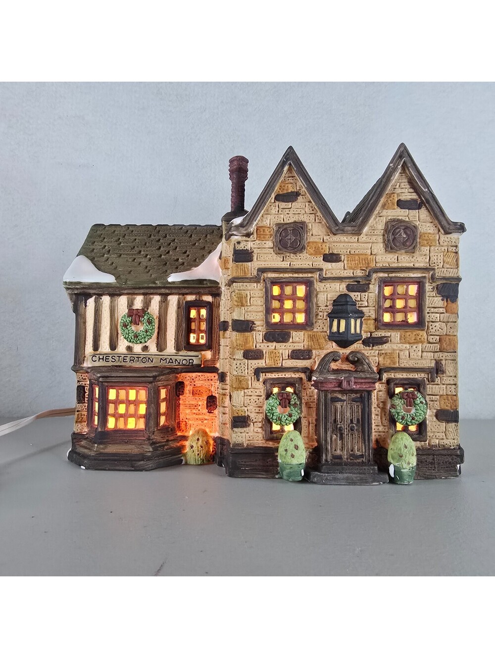 Department 56 Chesterton Manor Dickens Village Series 6568-4 Christmas House